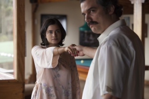 Wagner Moura and Paulina Gaitan in Narcos (2015)